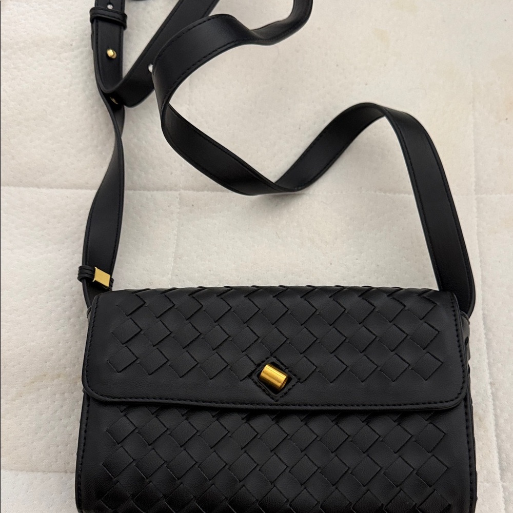 Elegant Black Woven Crossbody Bag
